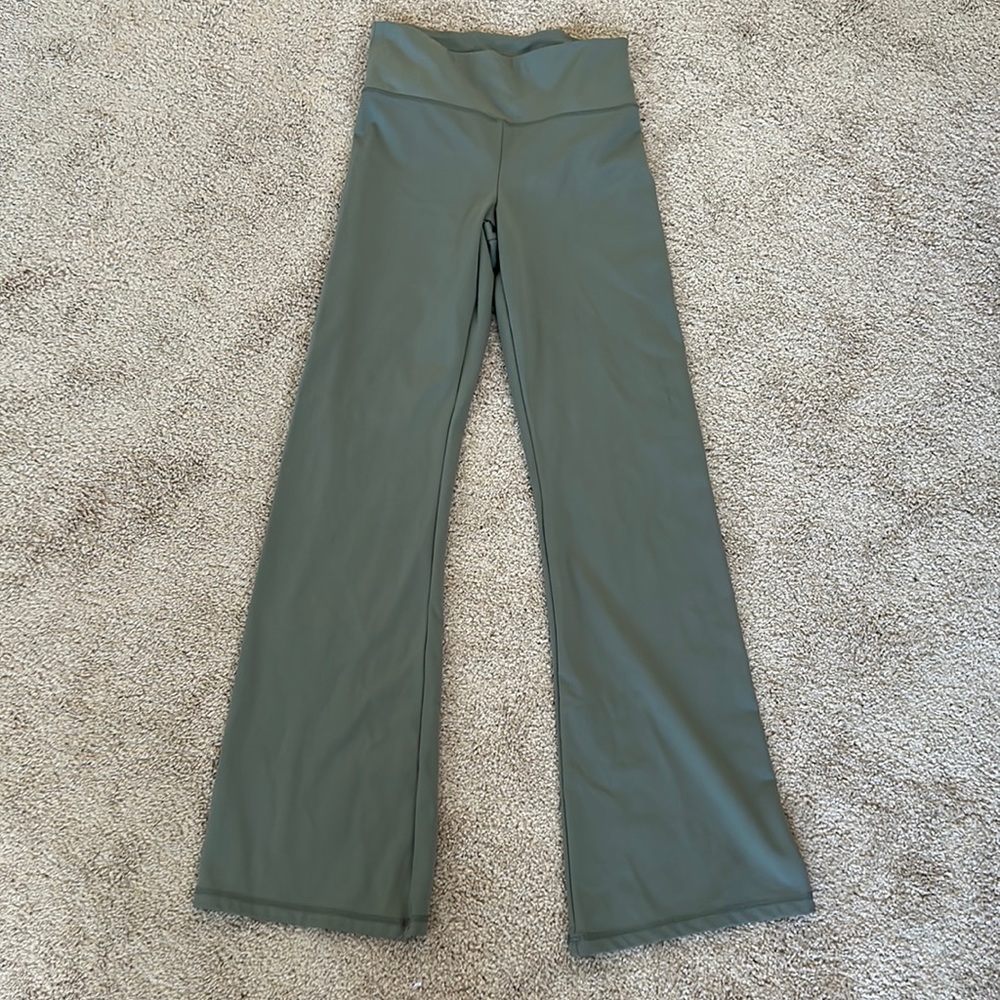American Eagle The Everything Flare Pants Size: M Color: Green